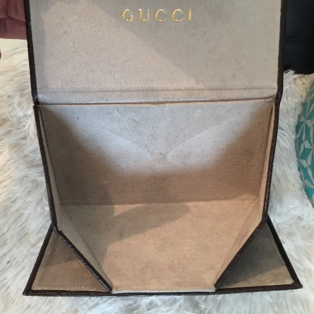 Gucci ( Authentic ) Leather wallet/eyeglass Case! - Picture 8 of 8